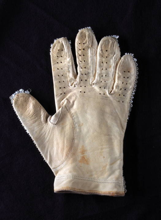 motown 25 michael jackson glove